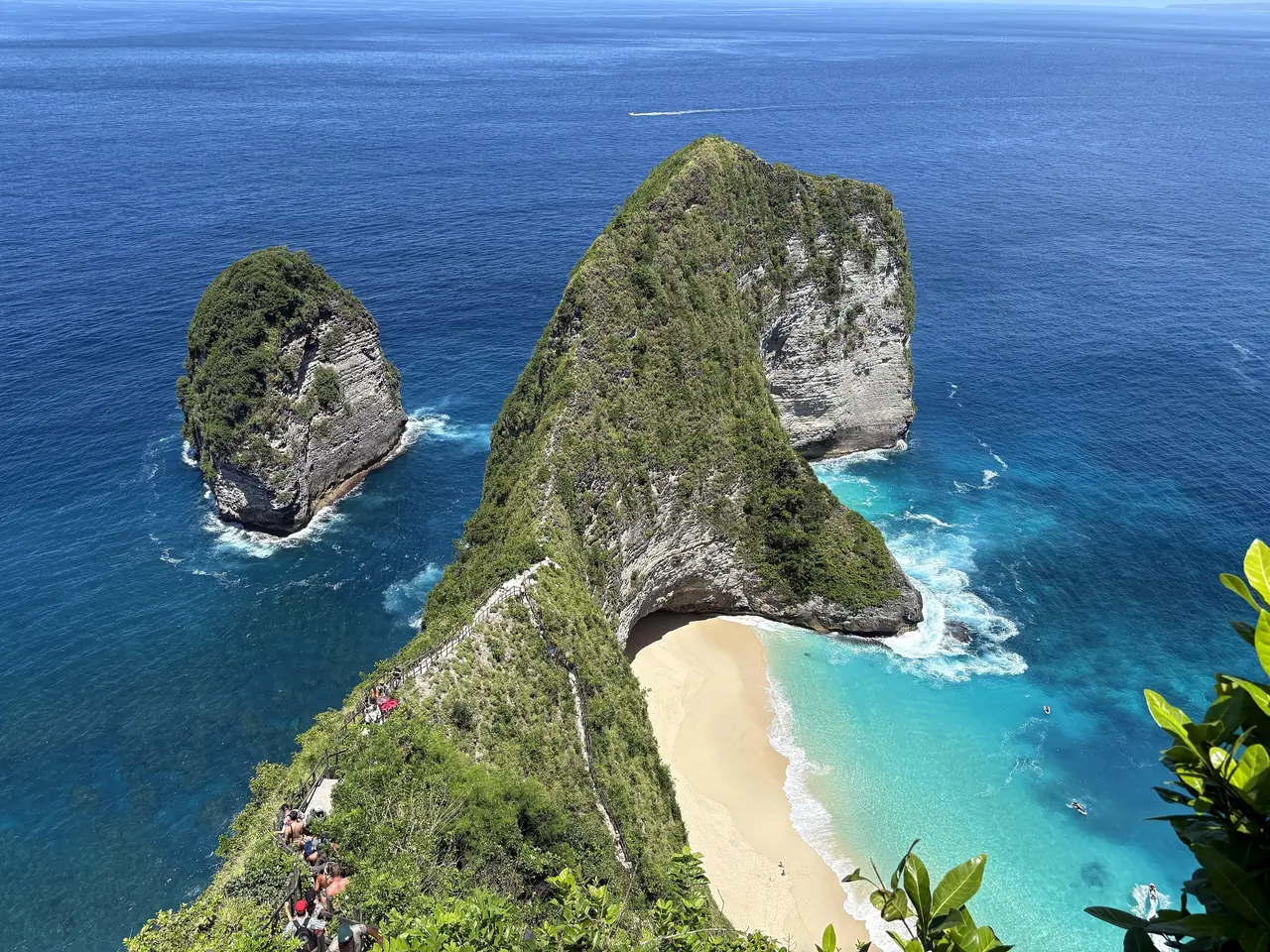 The Kelingking cliff and its beach on Nusa Penida