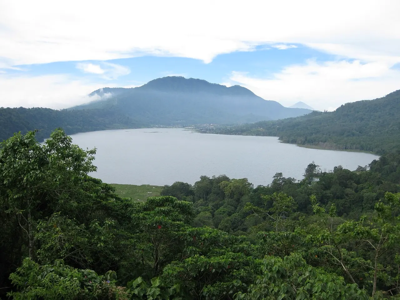 Twin Lake Tamblingan, Bali